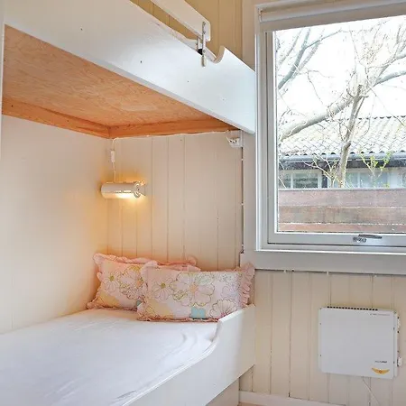Three-bedroom Holiday In Vejby