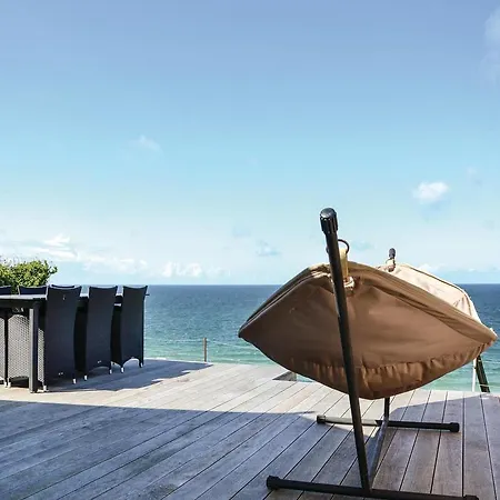 بيت للعطل Three-bedroom Holiday In *