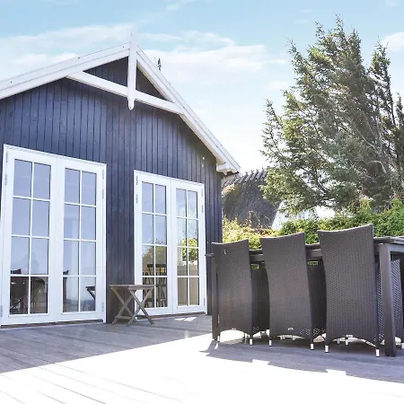 Three-bedroom Holiday In